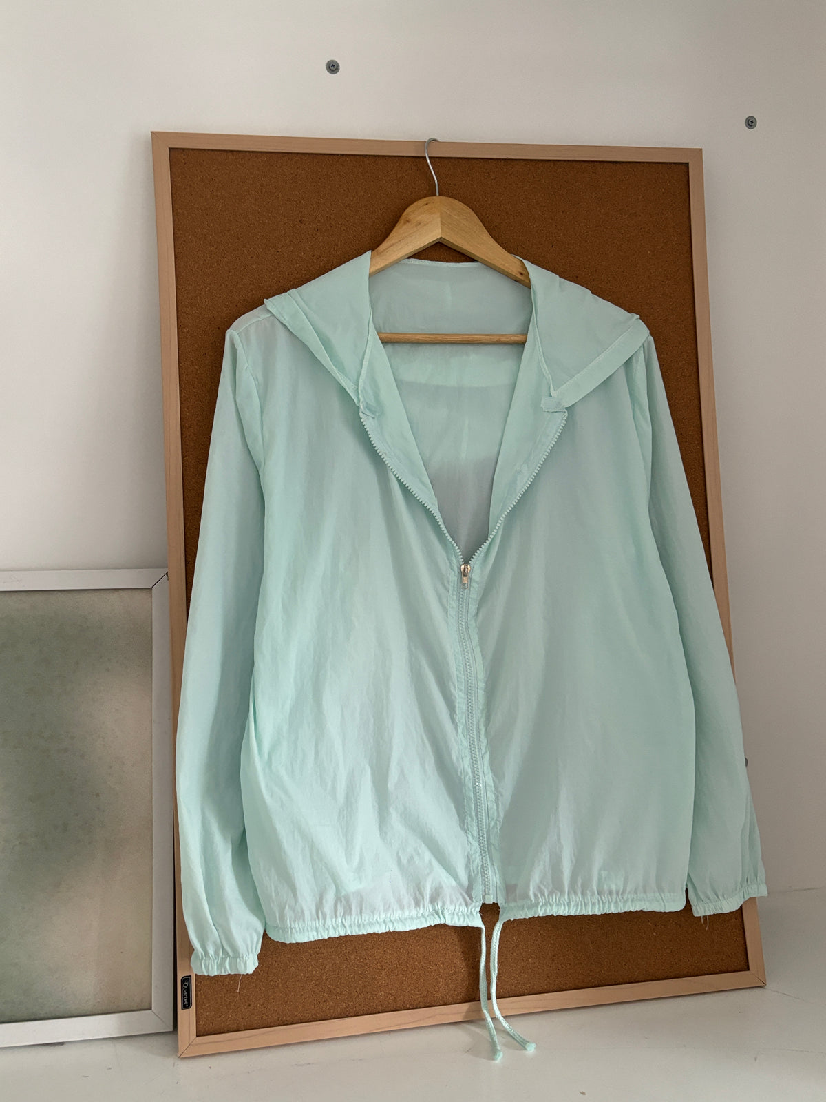 Summer wear windbreaker