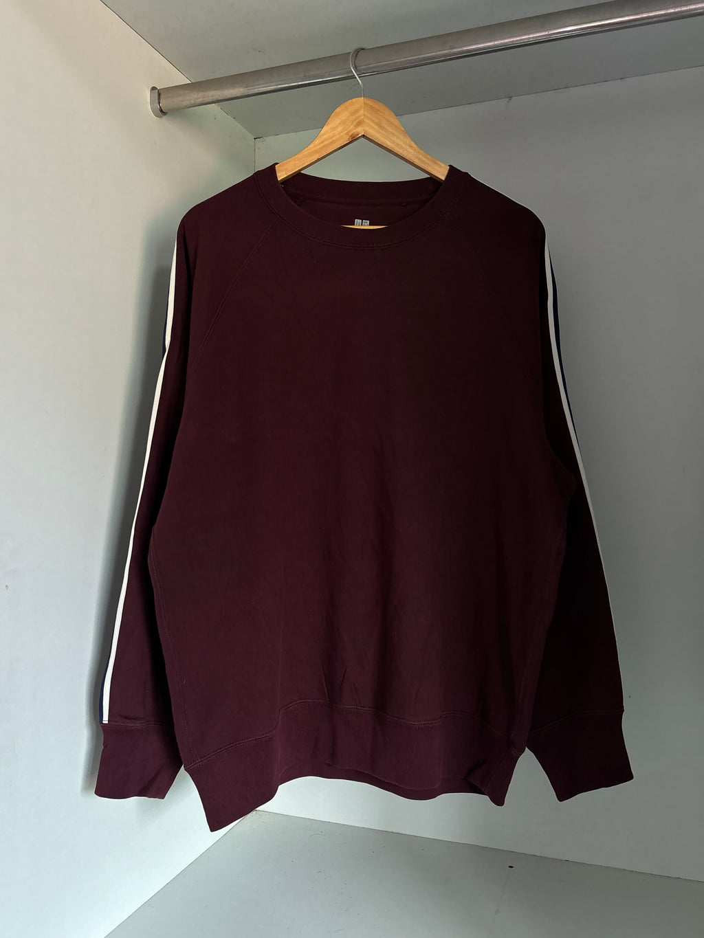 Maroon Uniqlo sweatshirt