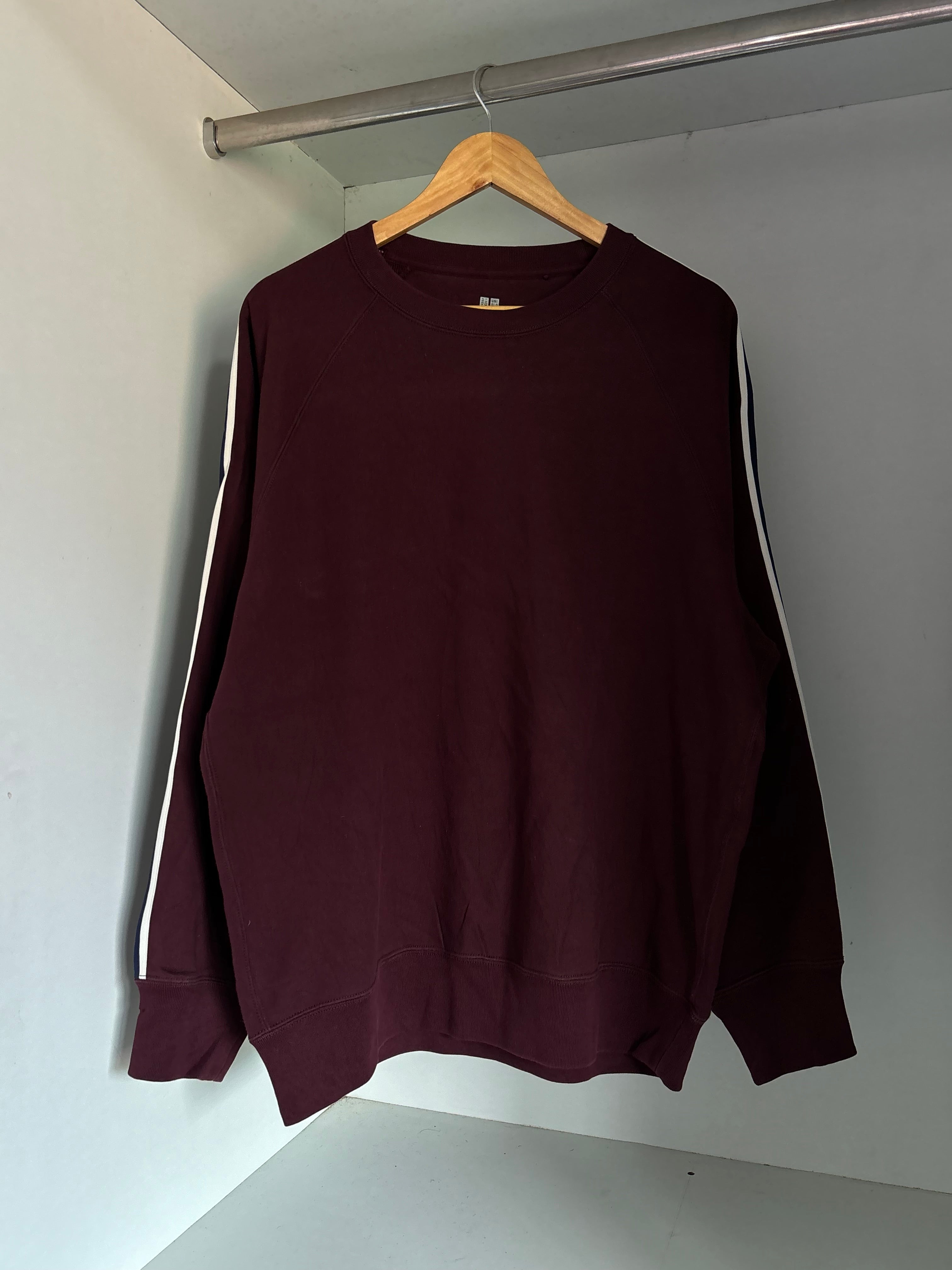 Maroon Uniqlo sweatshirt