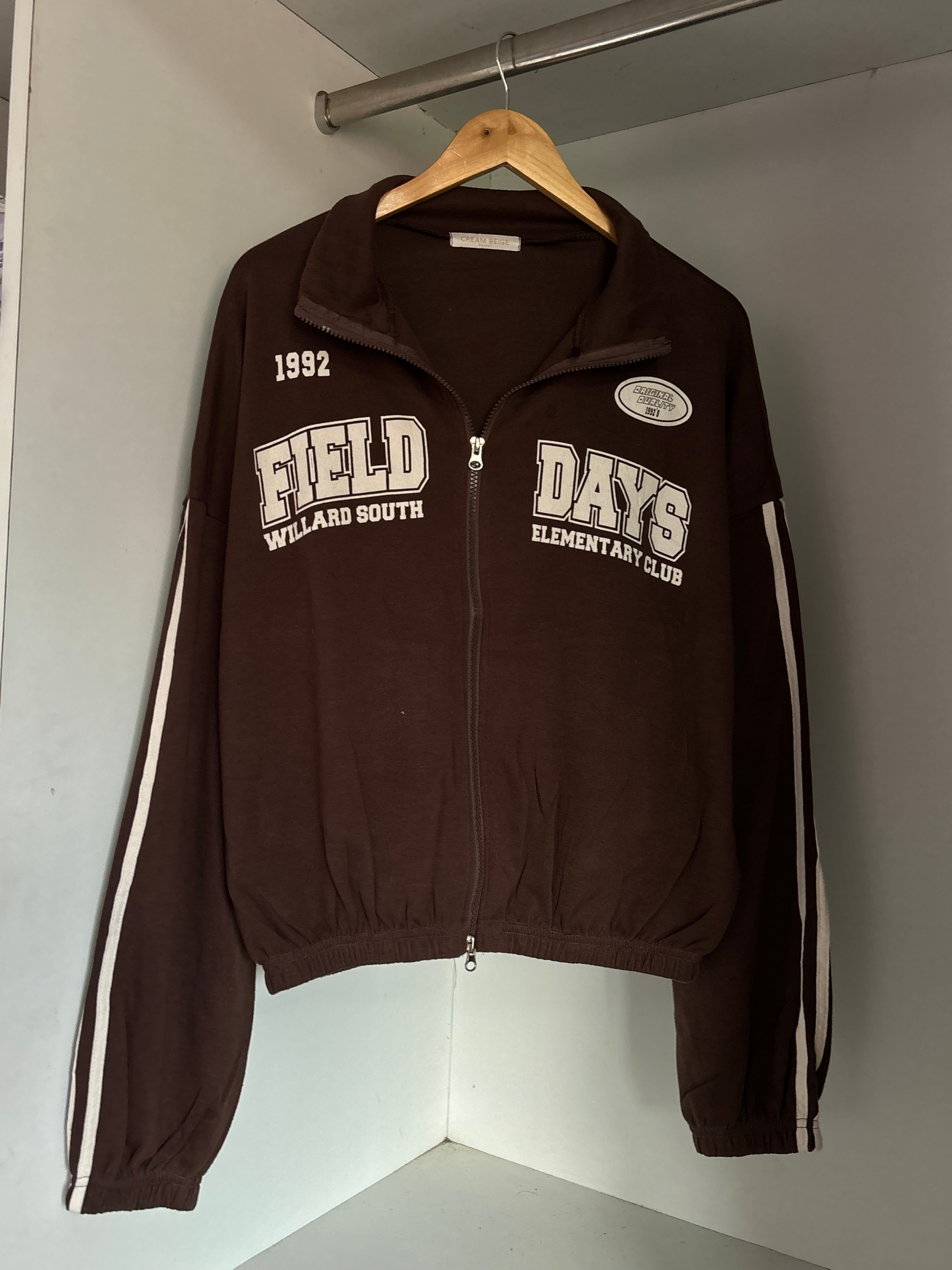 Brown Zipper sweatshirt.