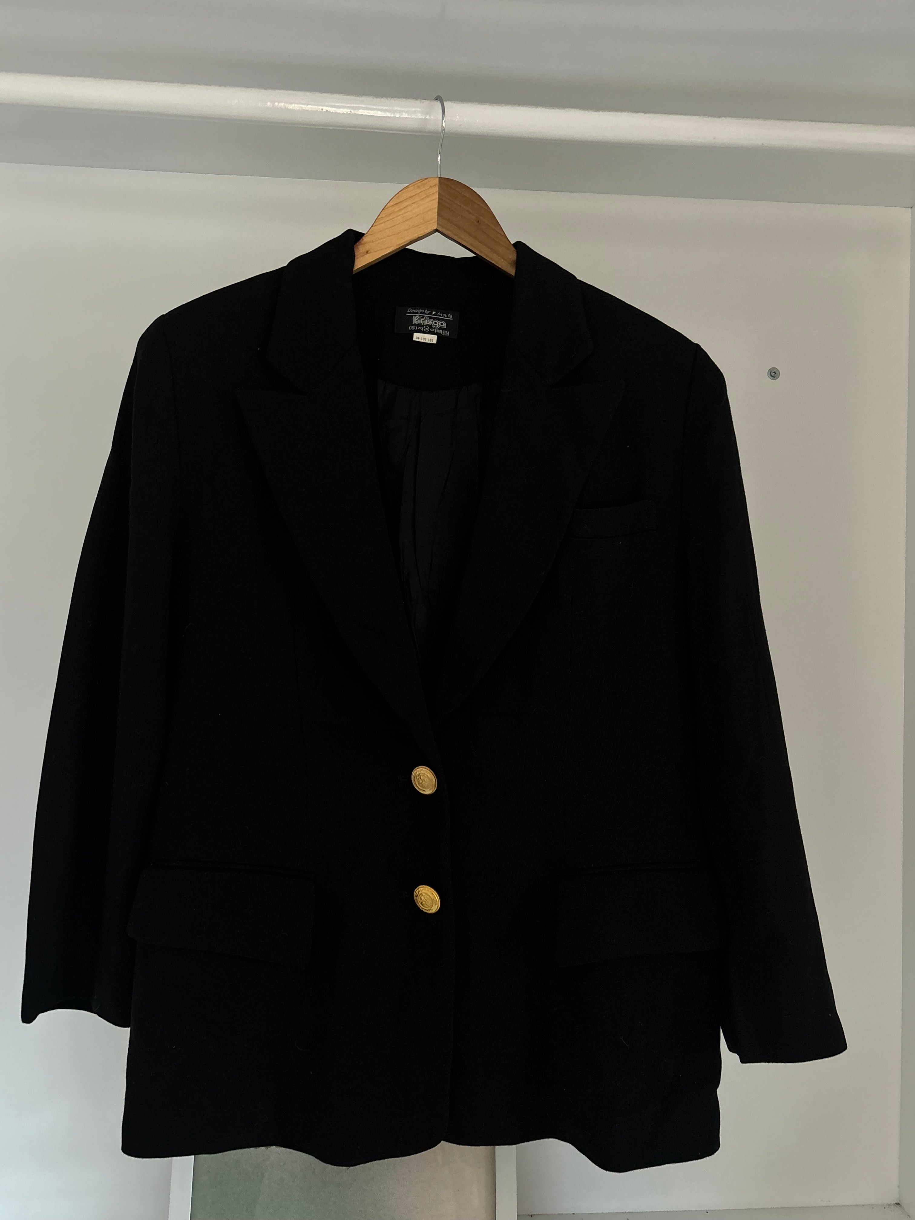 Black vintage blazer.