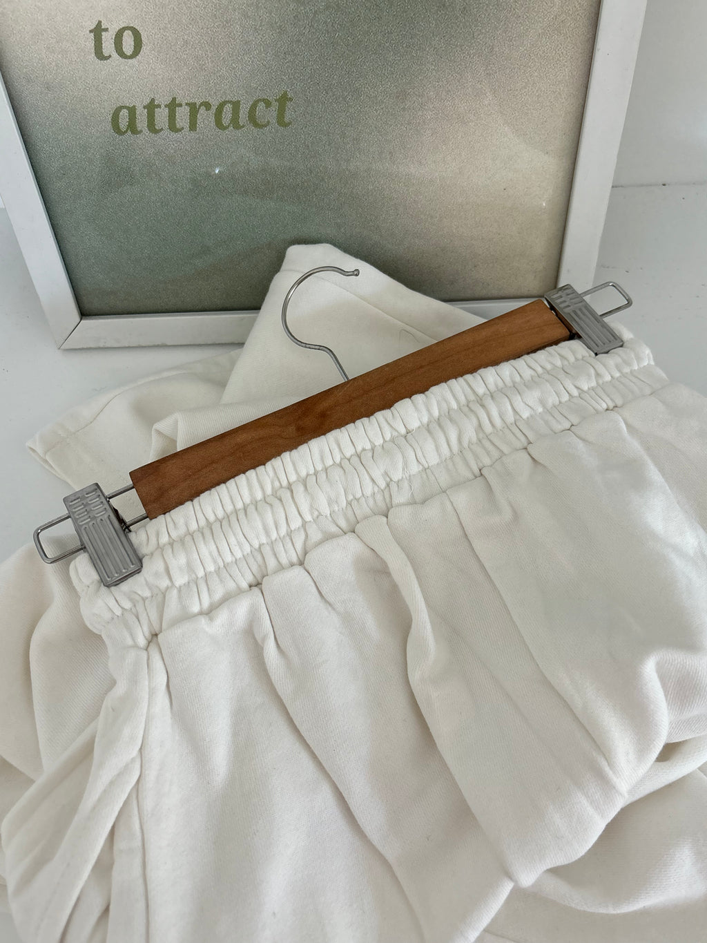 Unisex baggy joggers.