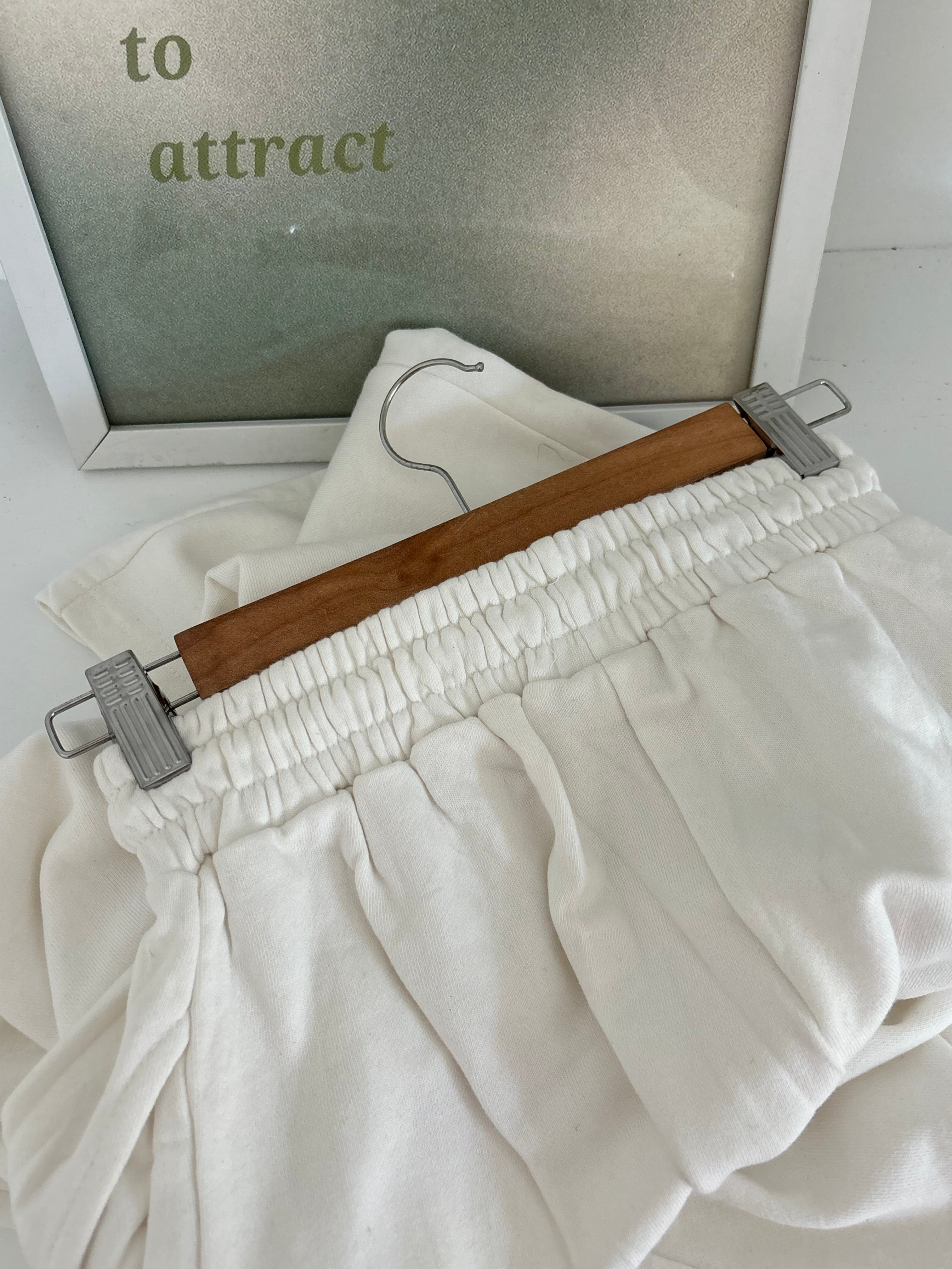 Unisex baggy joggers.