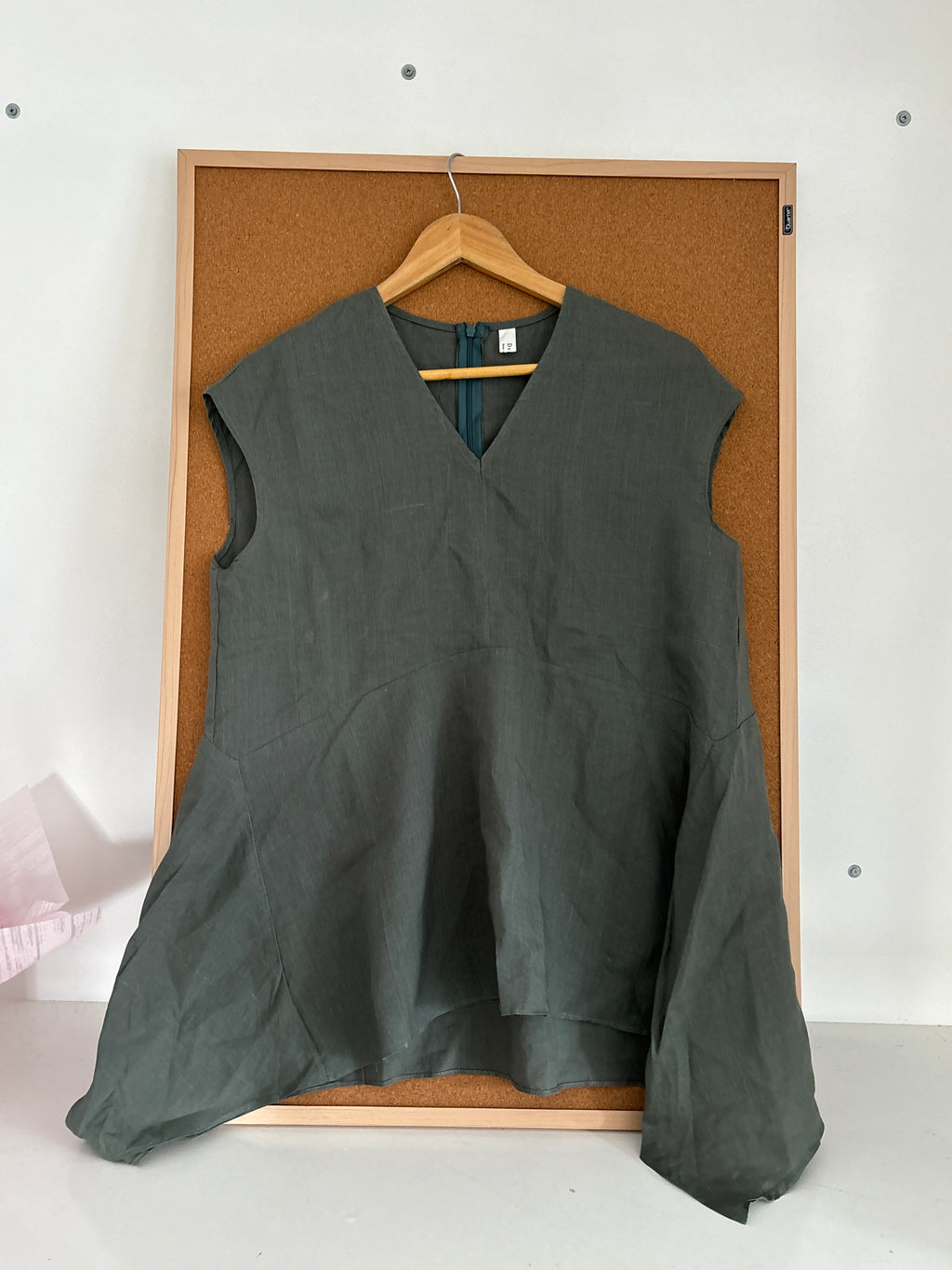 Linen sleeveless shirt