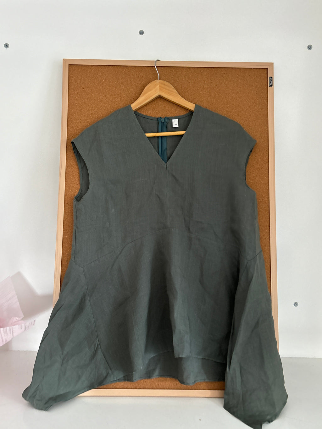 Linen sleeveless shirt
