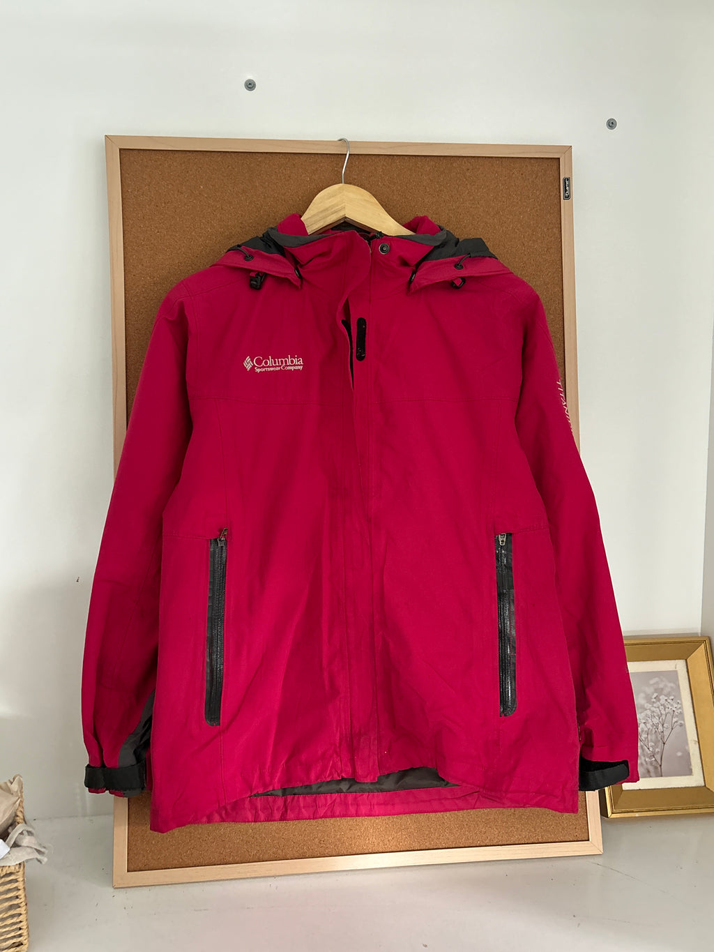 Columbia ( Gore-tex ) trekking jacket(waterproof)