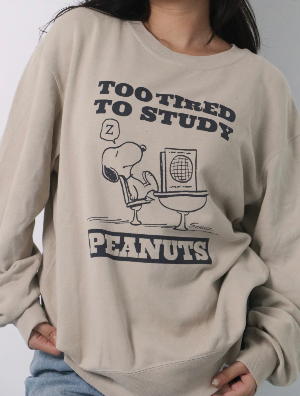 Peanuts sweatshirt.