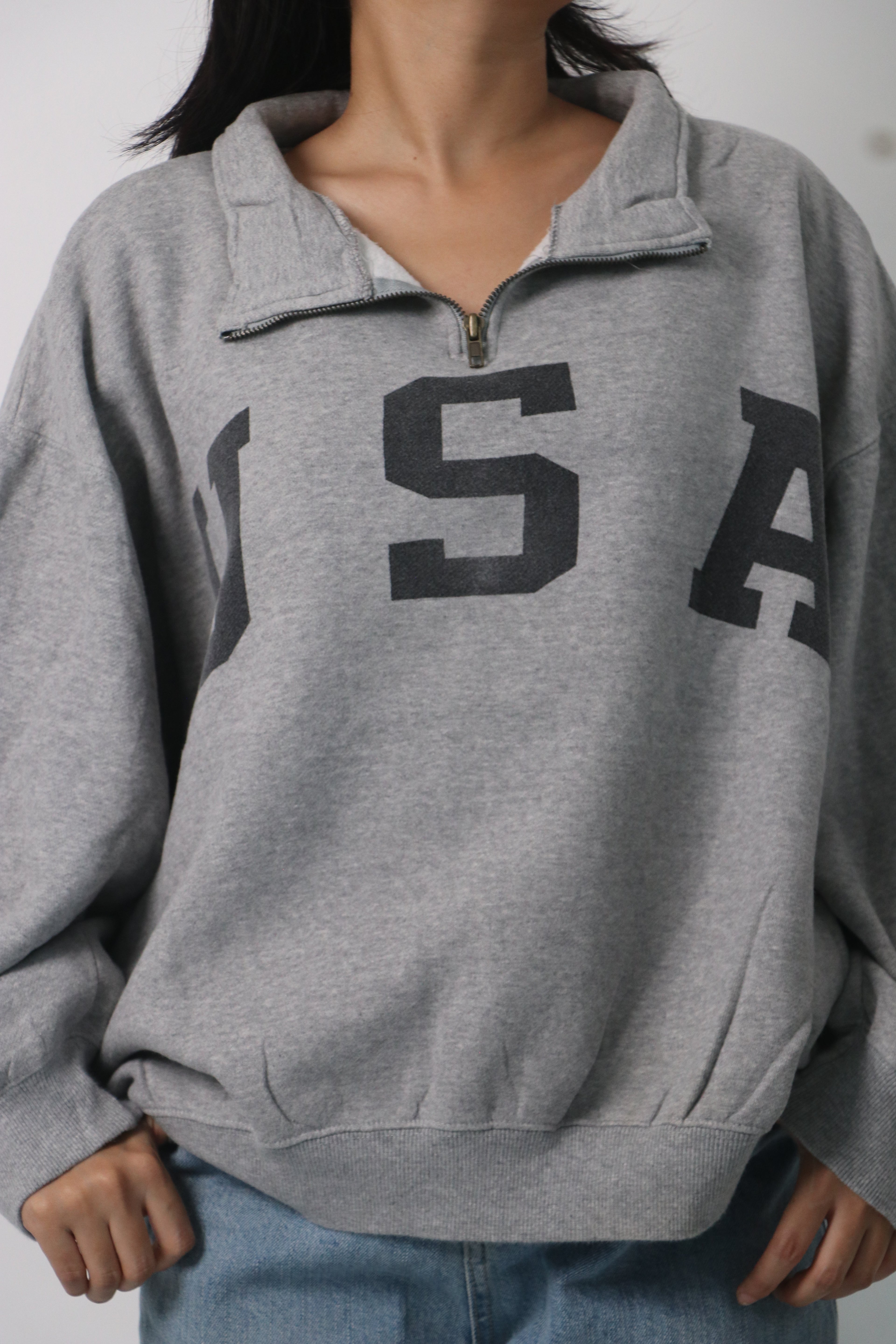 Half zipper sweatshirt.