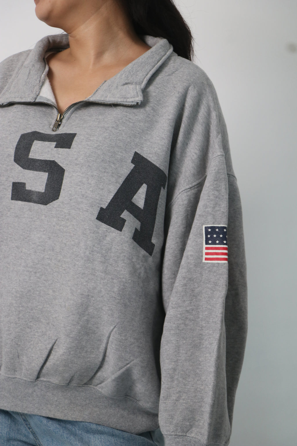 Half zipper sweatshirt.