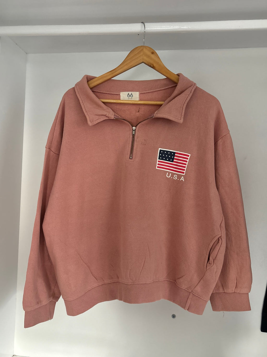 Half zipper sweatshirt.