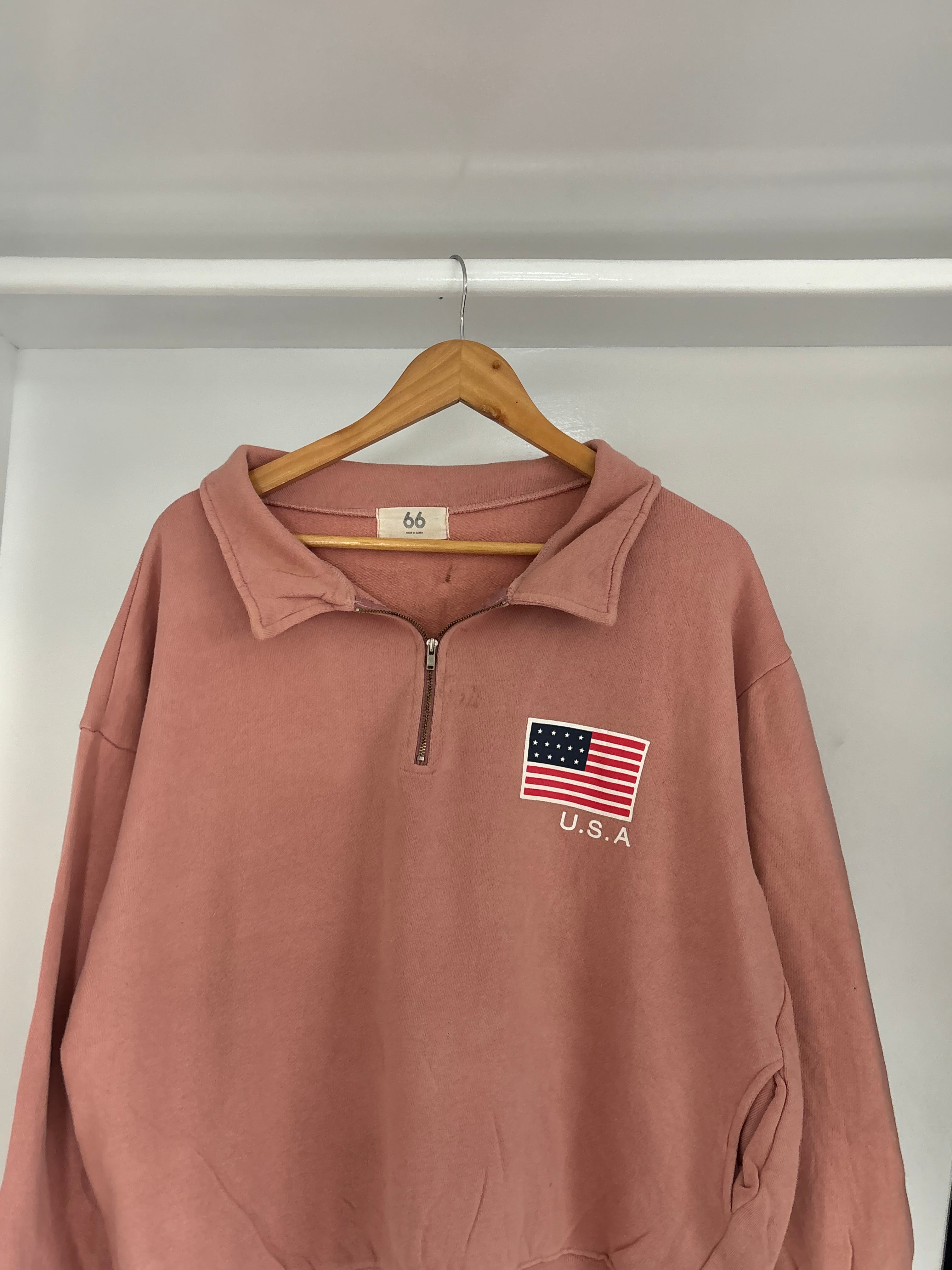 Half zipper sweatshirt.