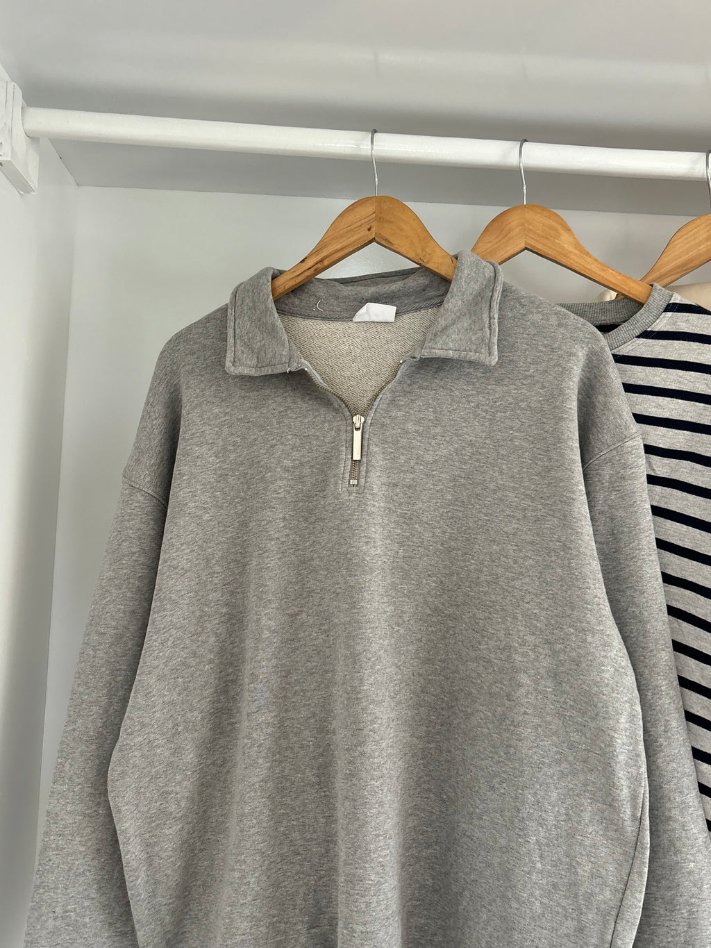 Half zipper sweatshirt.