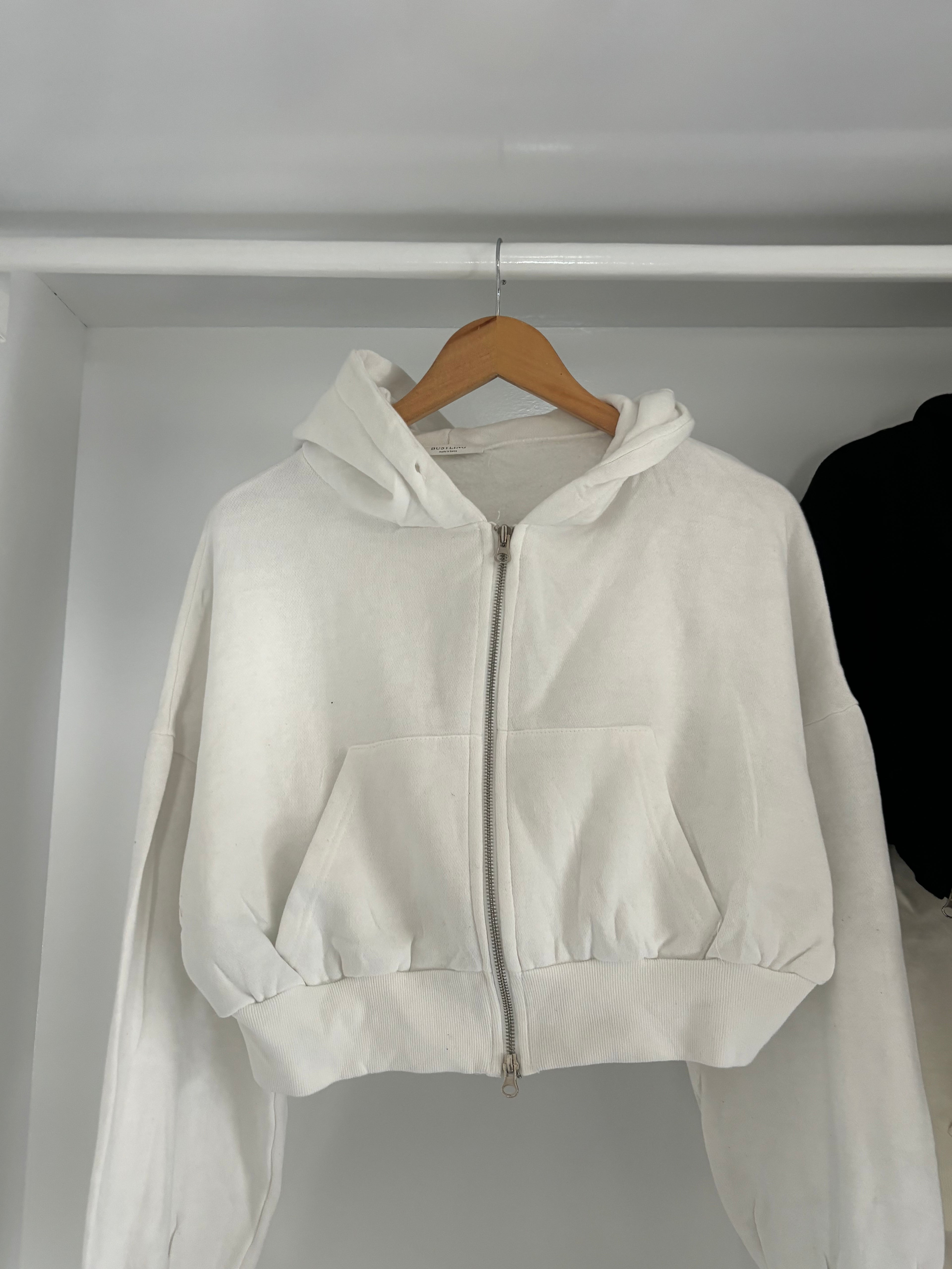 Cropped zipper hoodie.