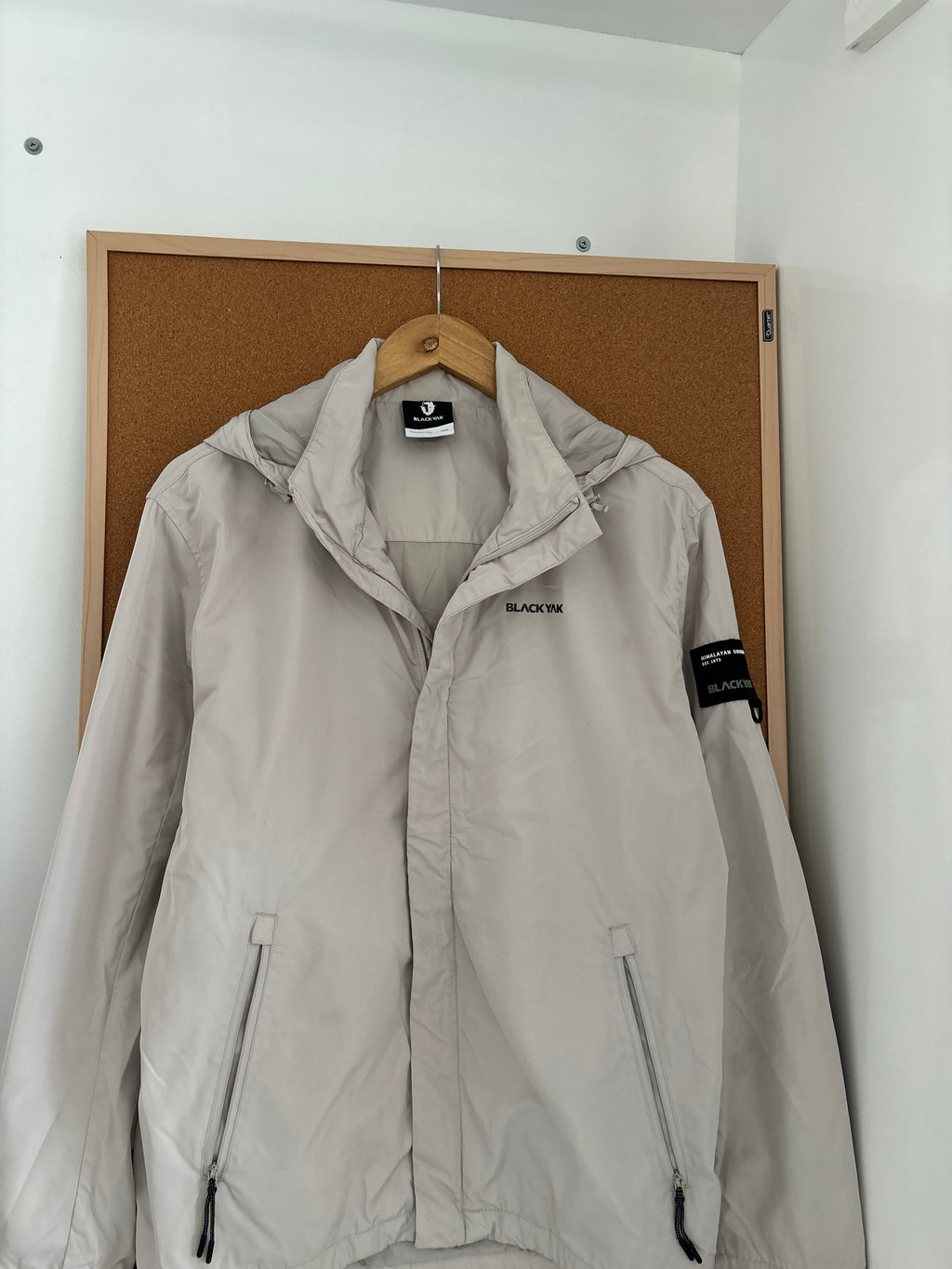 light beige/stone-colored outdoor jacket