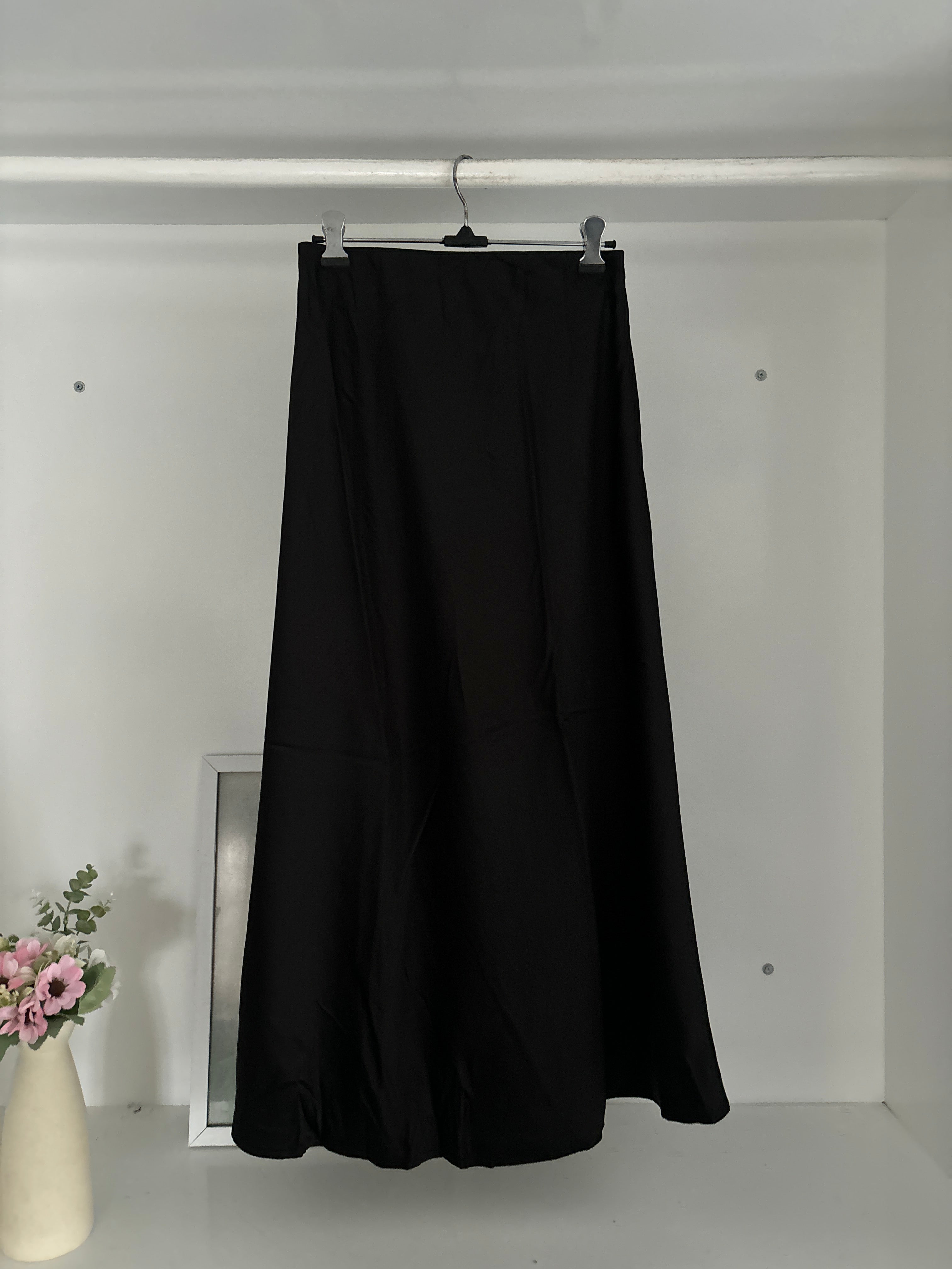 Satin black skirt