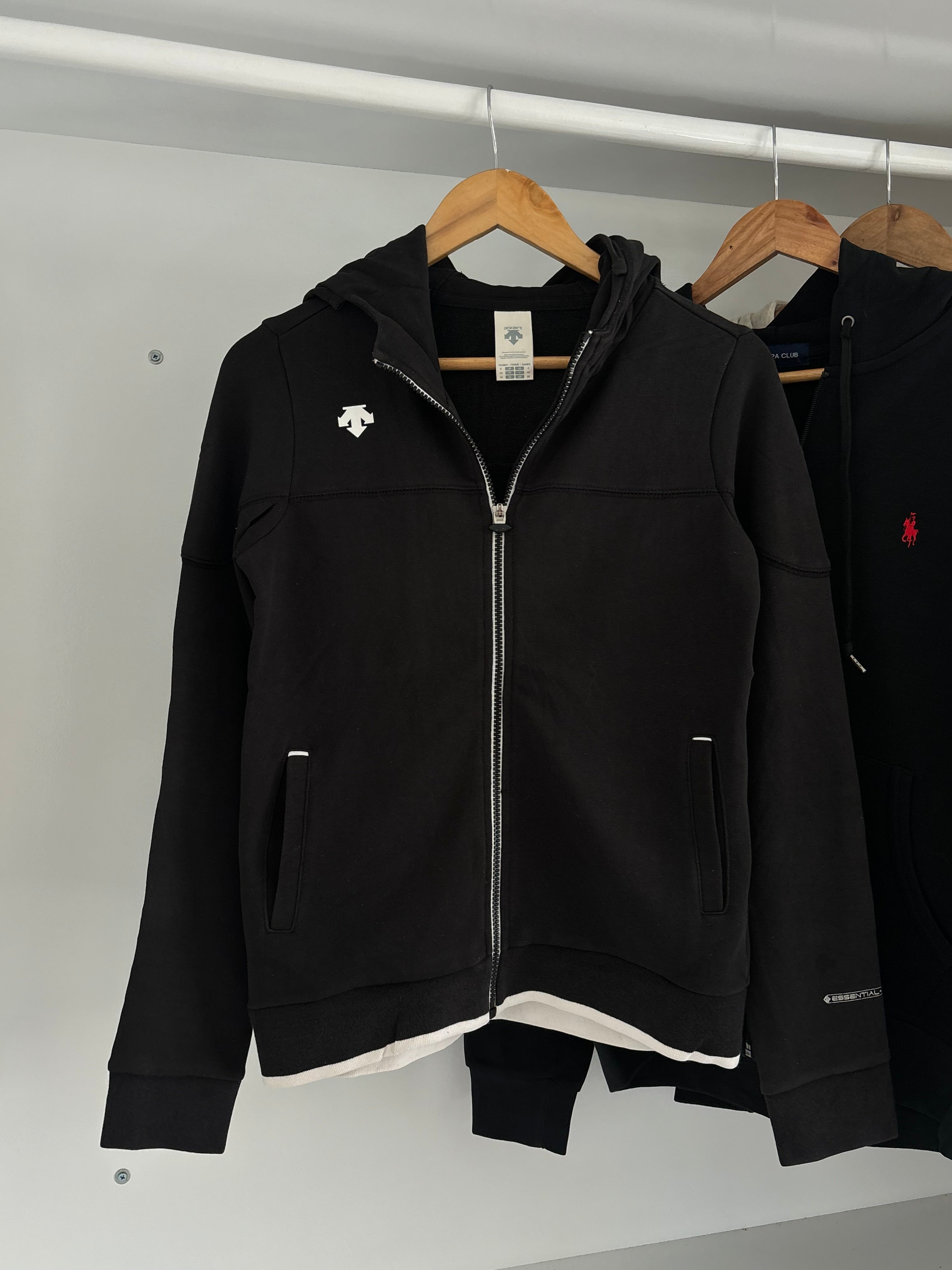 Descent zipper hoodie.