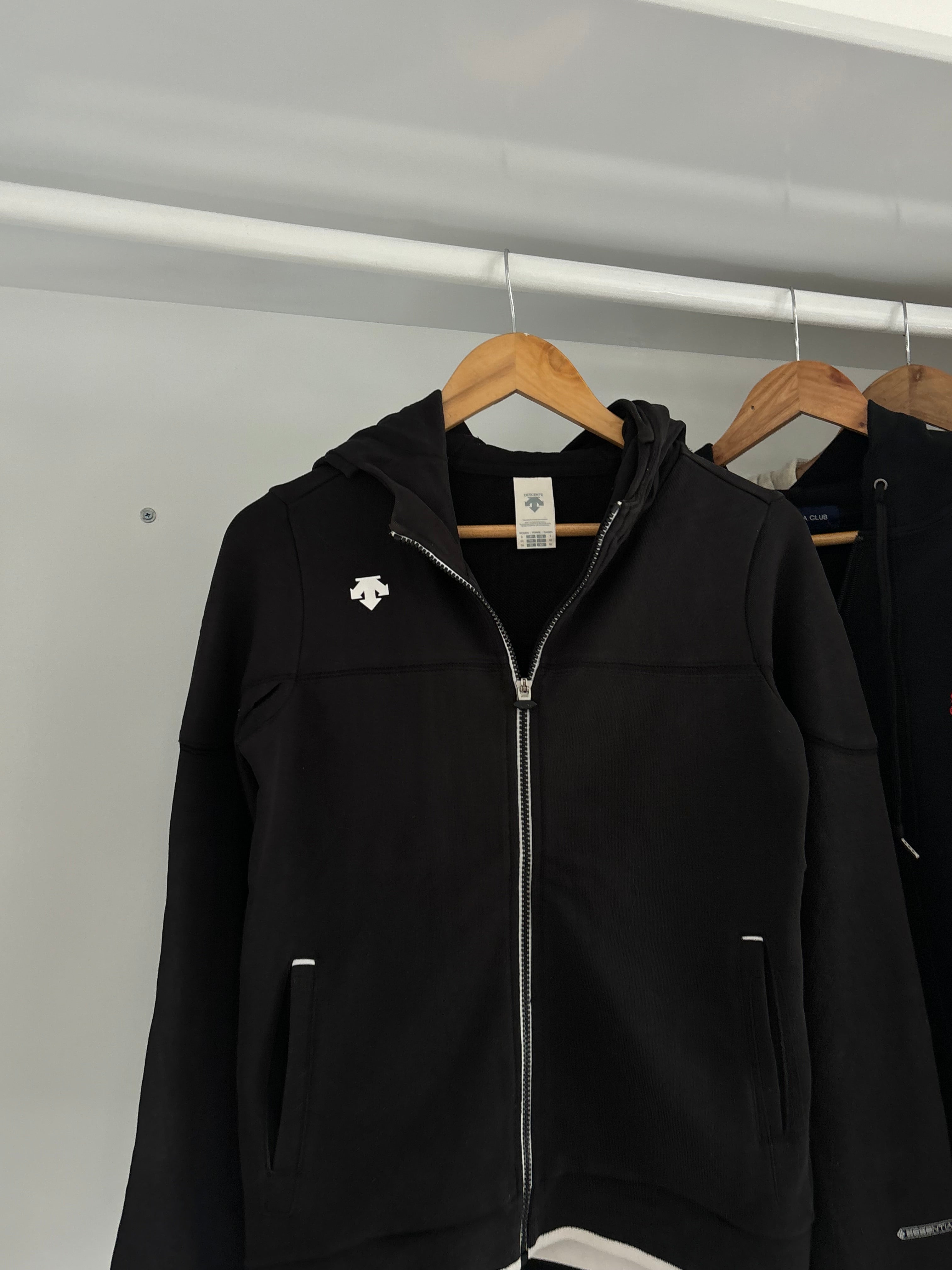 Descent zipper hoodie.