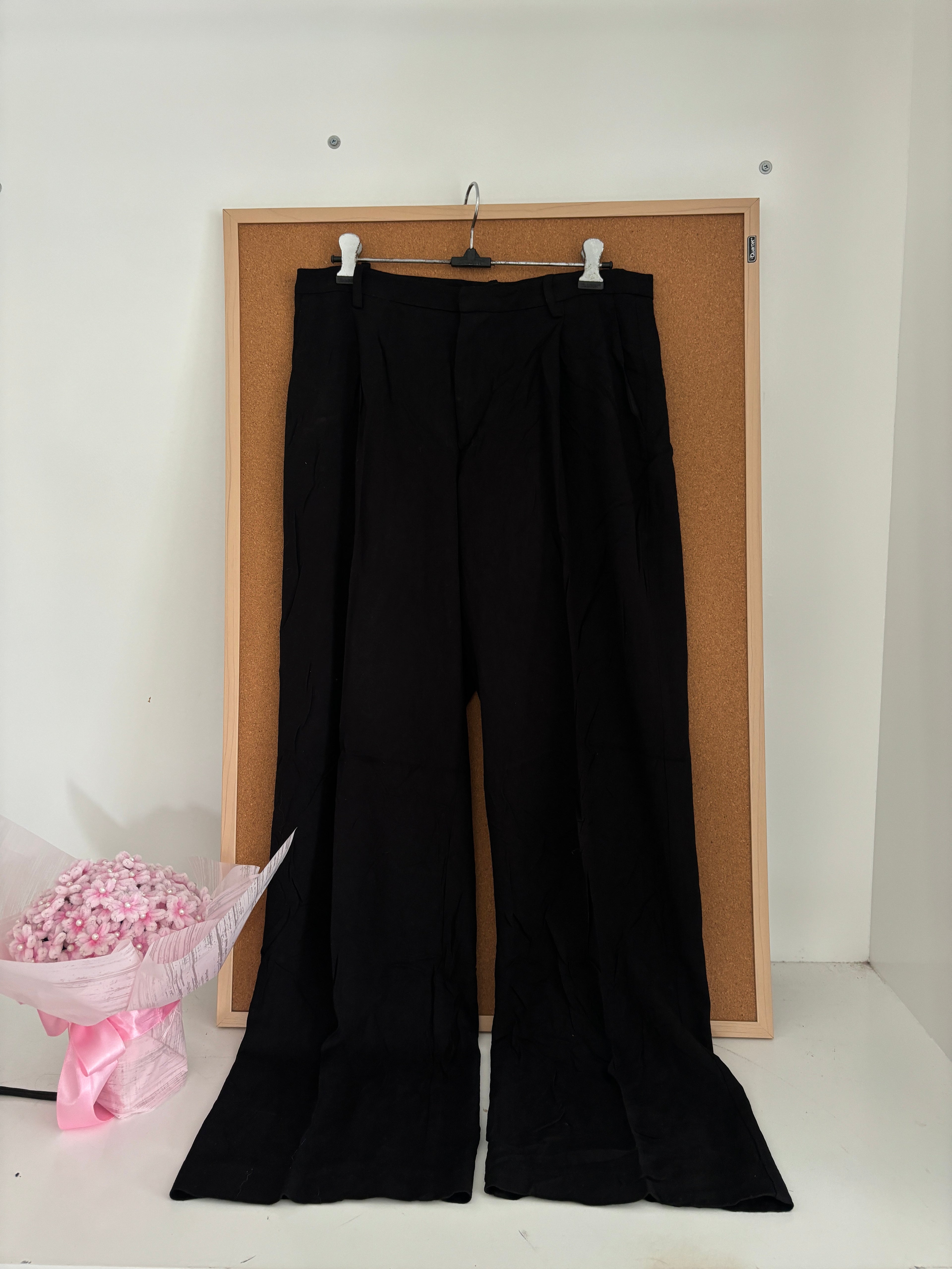 Black high-waisted linen
