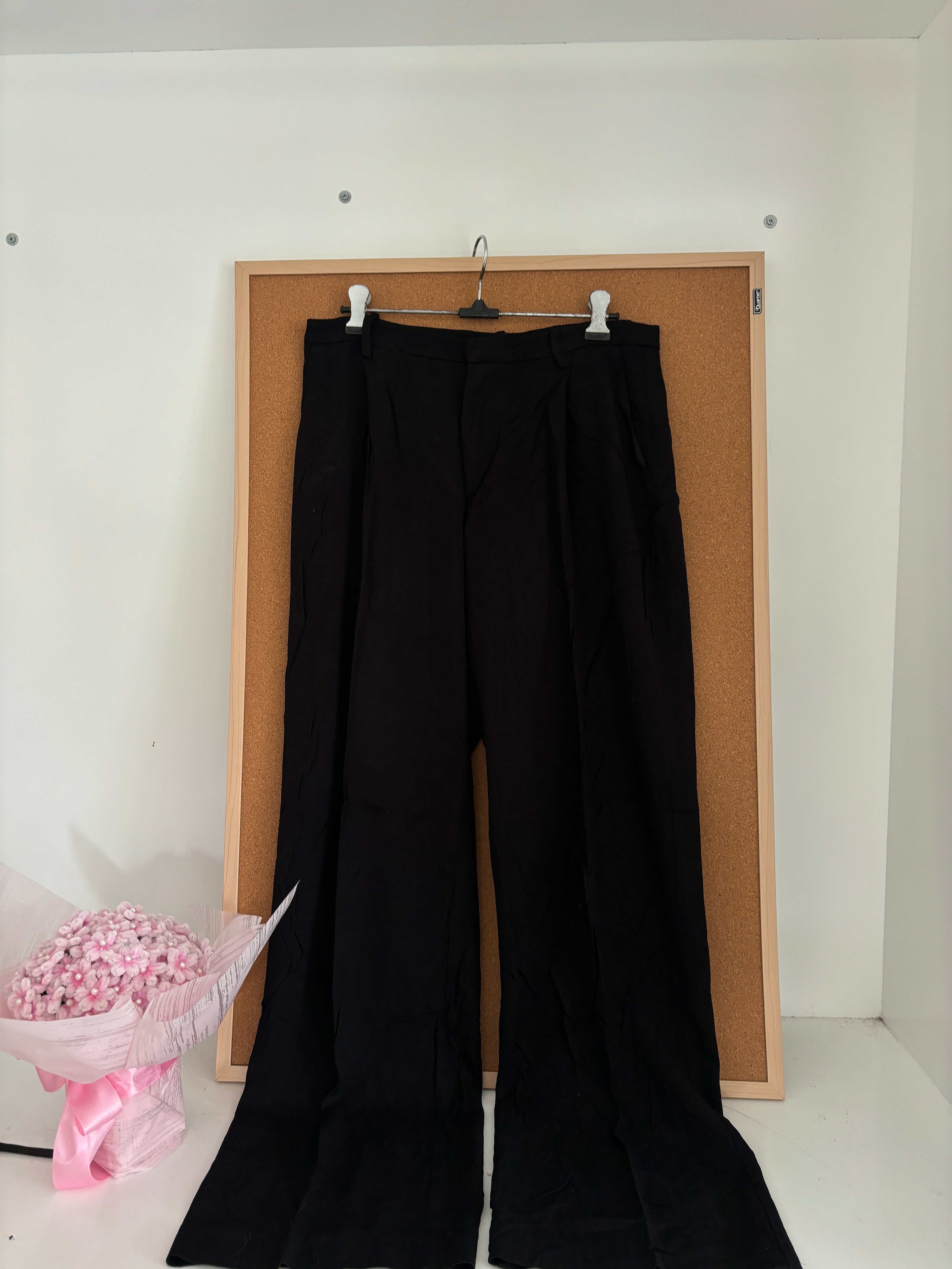 Black high-waisted linen