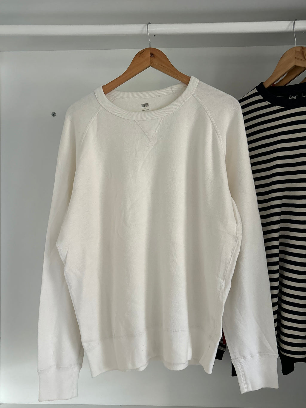 White uniqlo sweatshirt