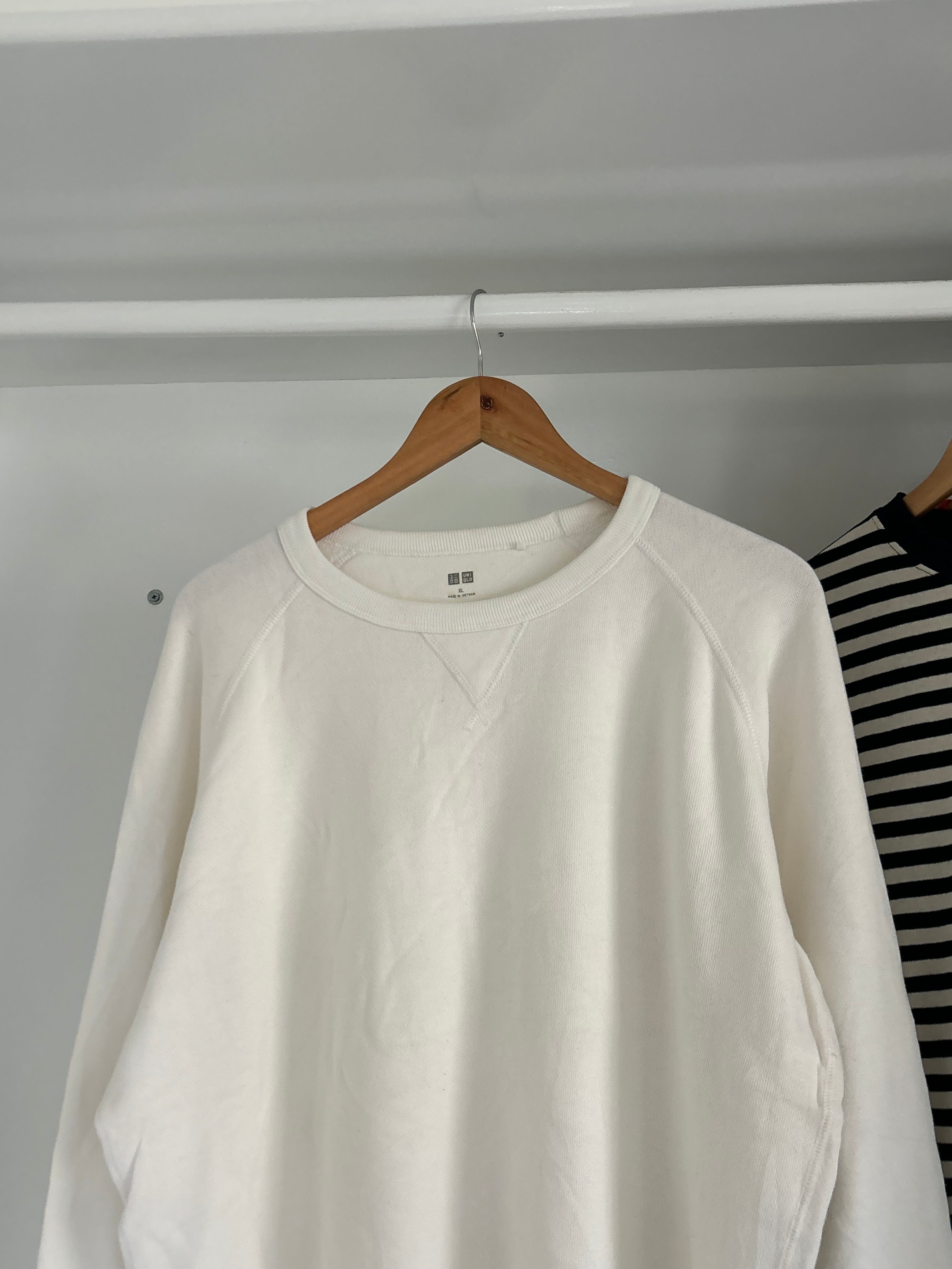 White uniqlo sweatshirt
