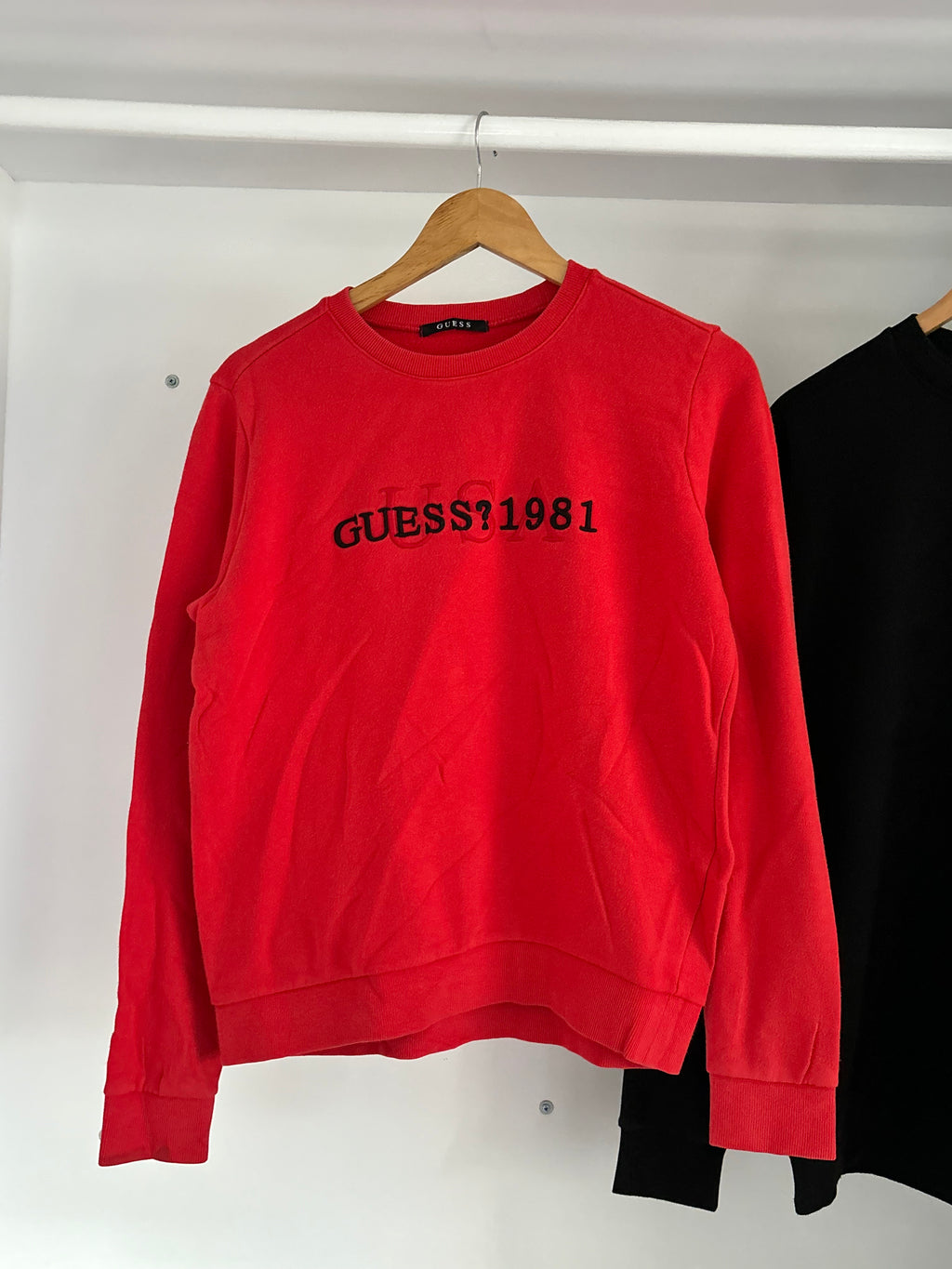 Guess sweatshirt