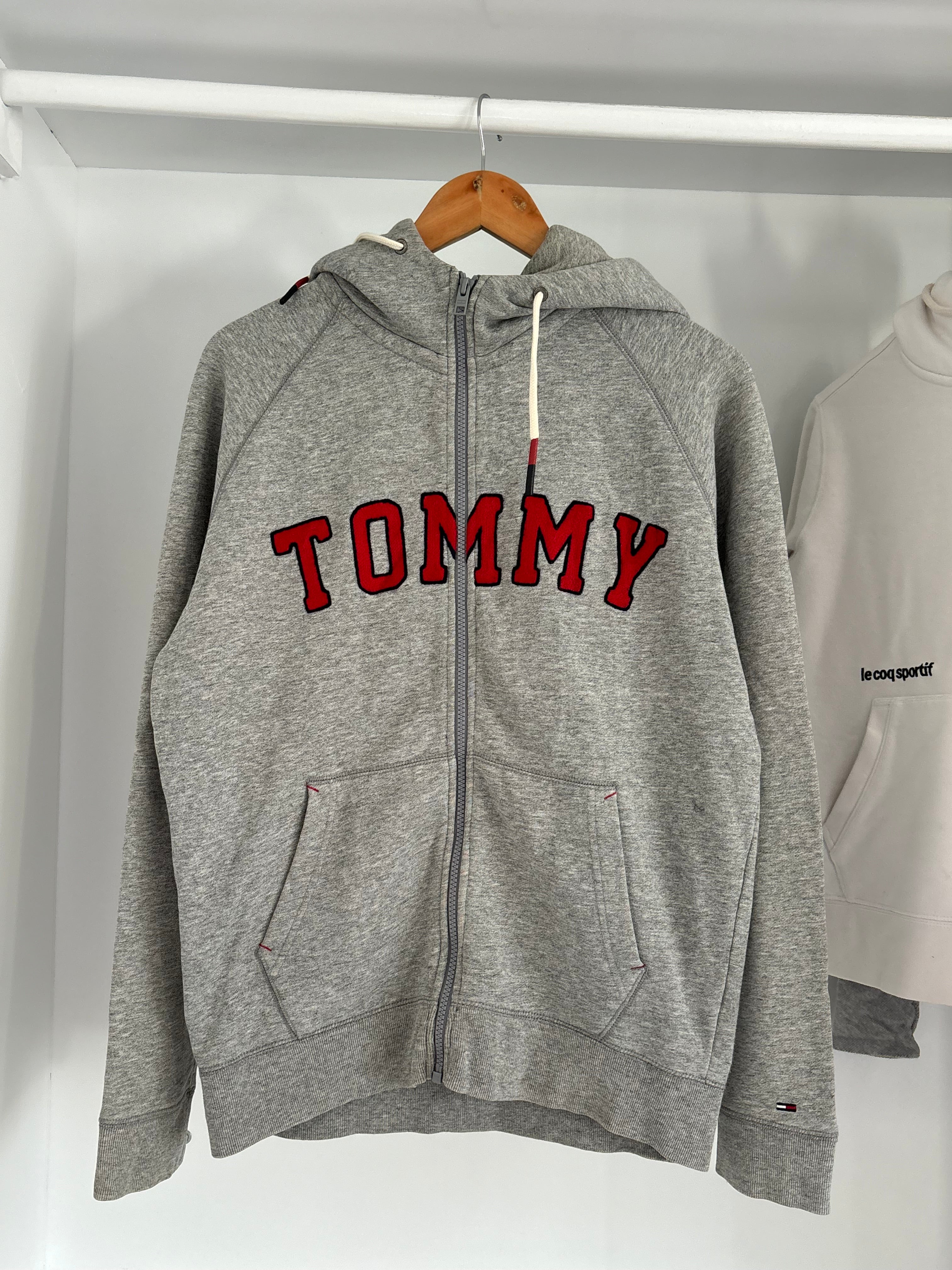 Tommy hilfigher hoodie.