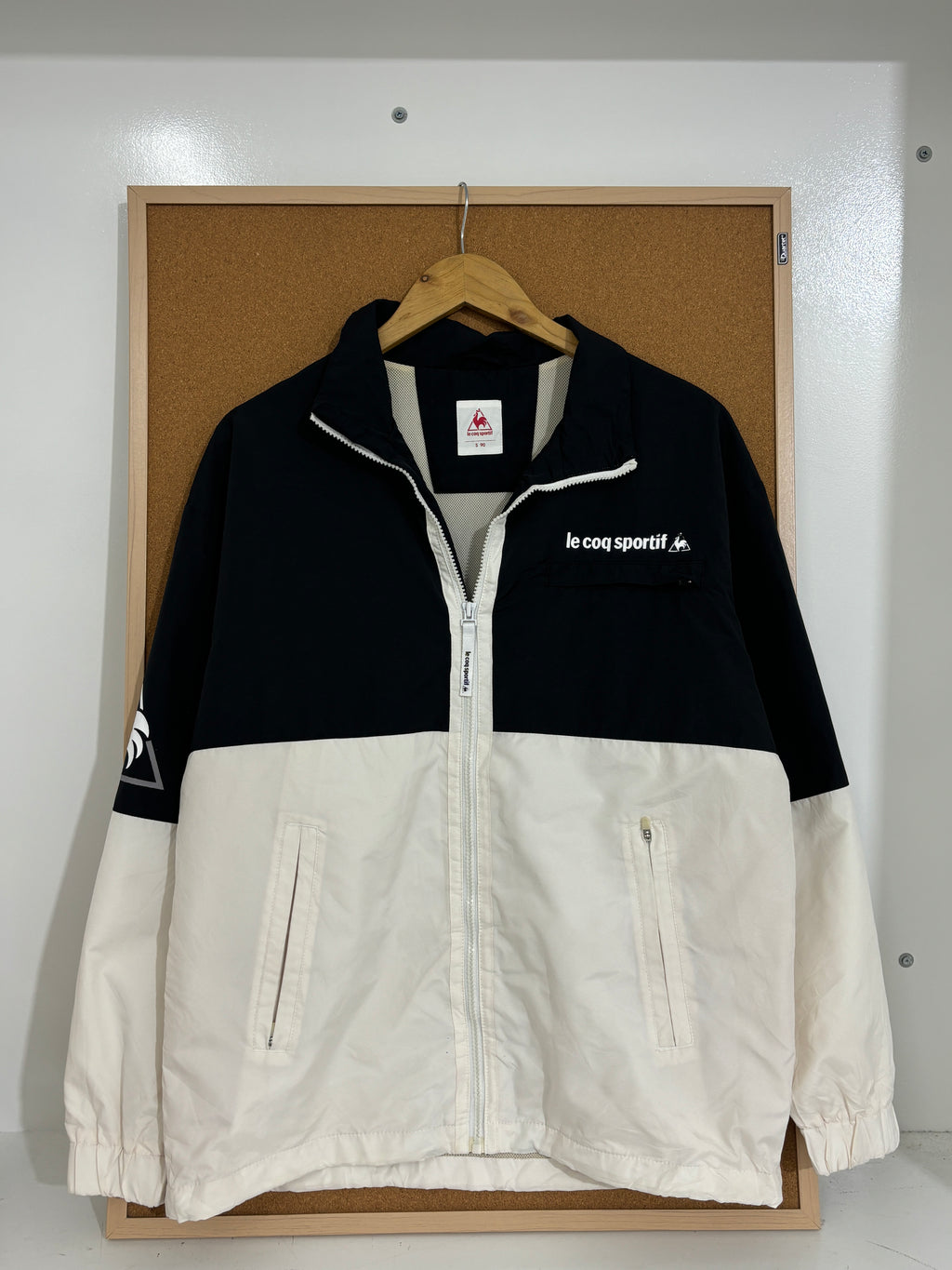 Le coq sportif ( water resistant  jacket )