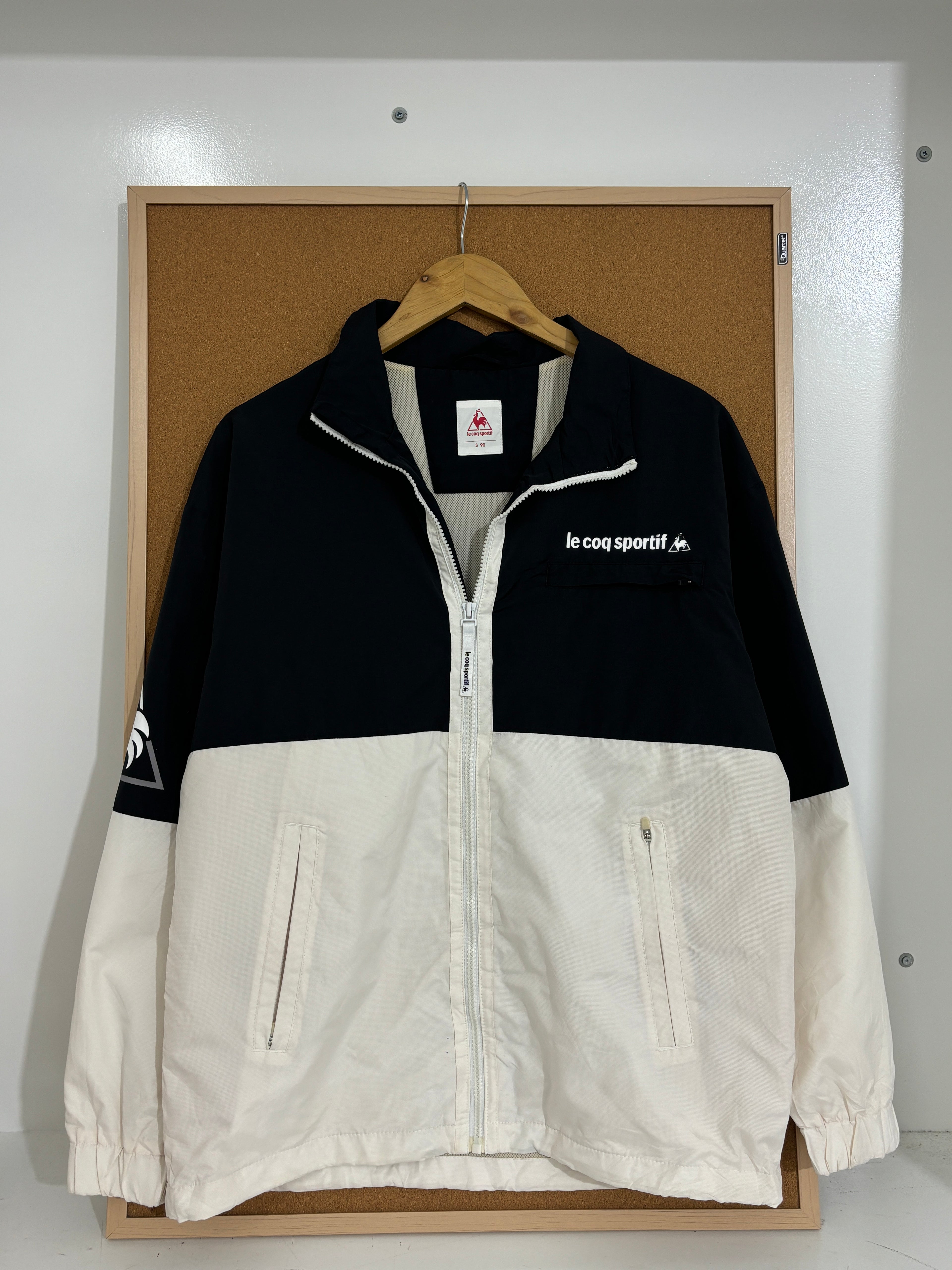 Le coq sportif ( water resistant  jacket )
