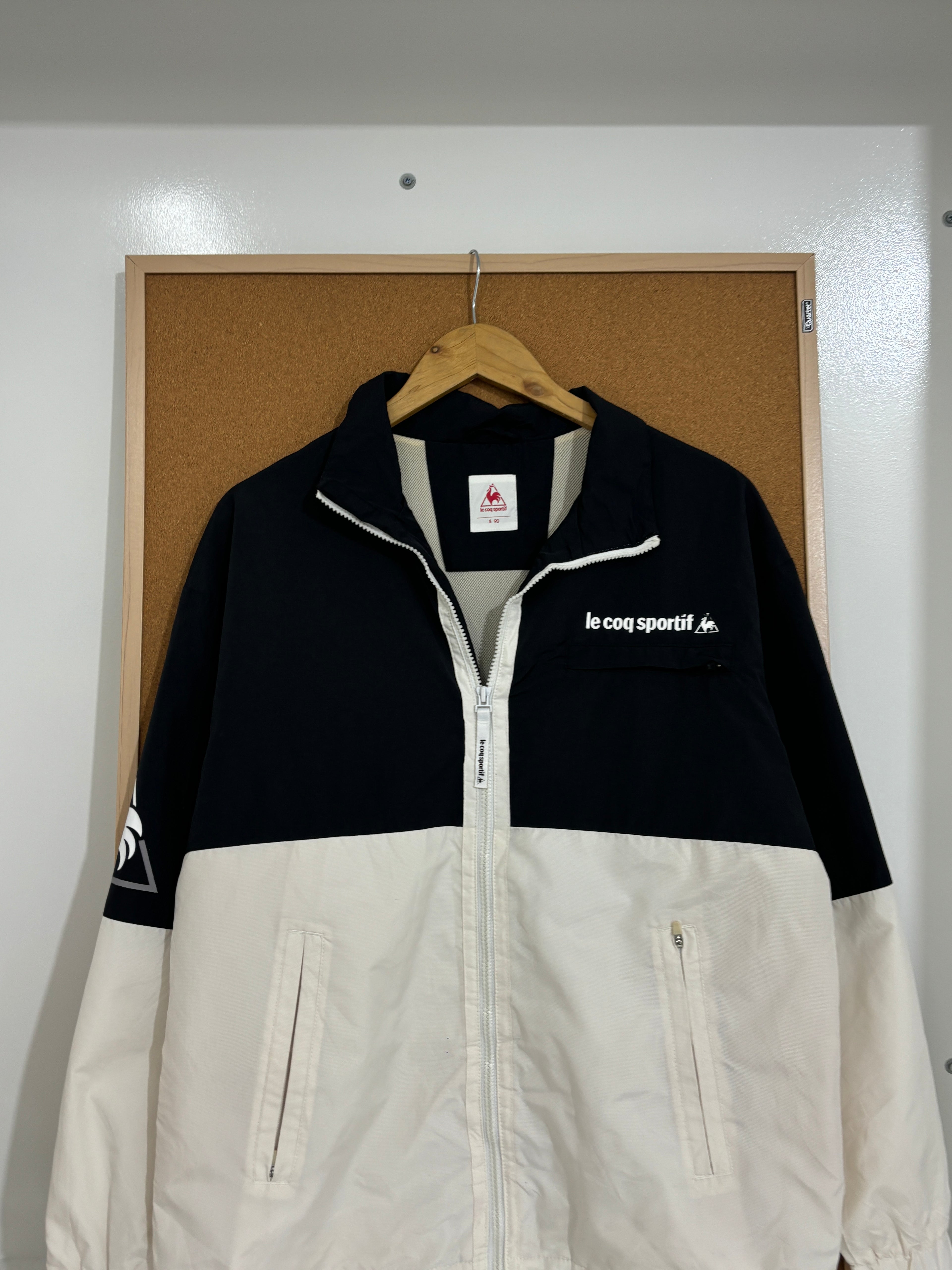 Le coq sportif ( water resistant  jacket )