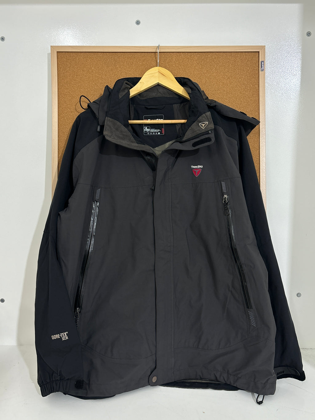 TrekSta waterproof/windproof jacket(GORE-TEX)