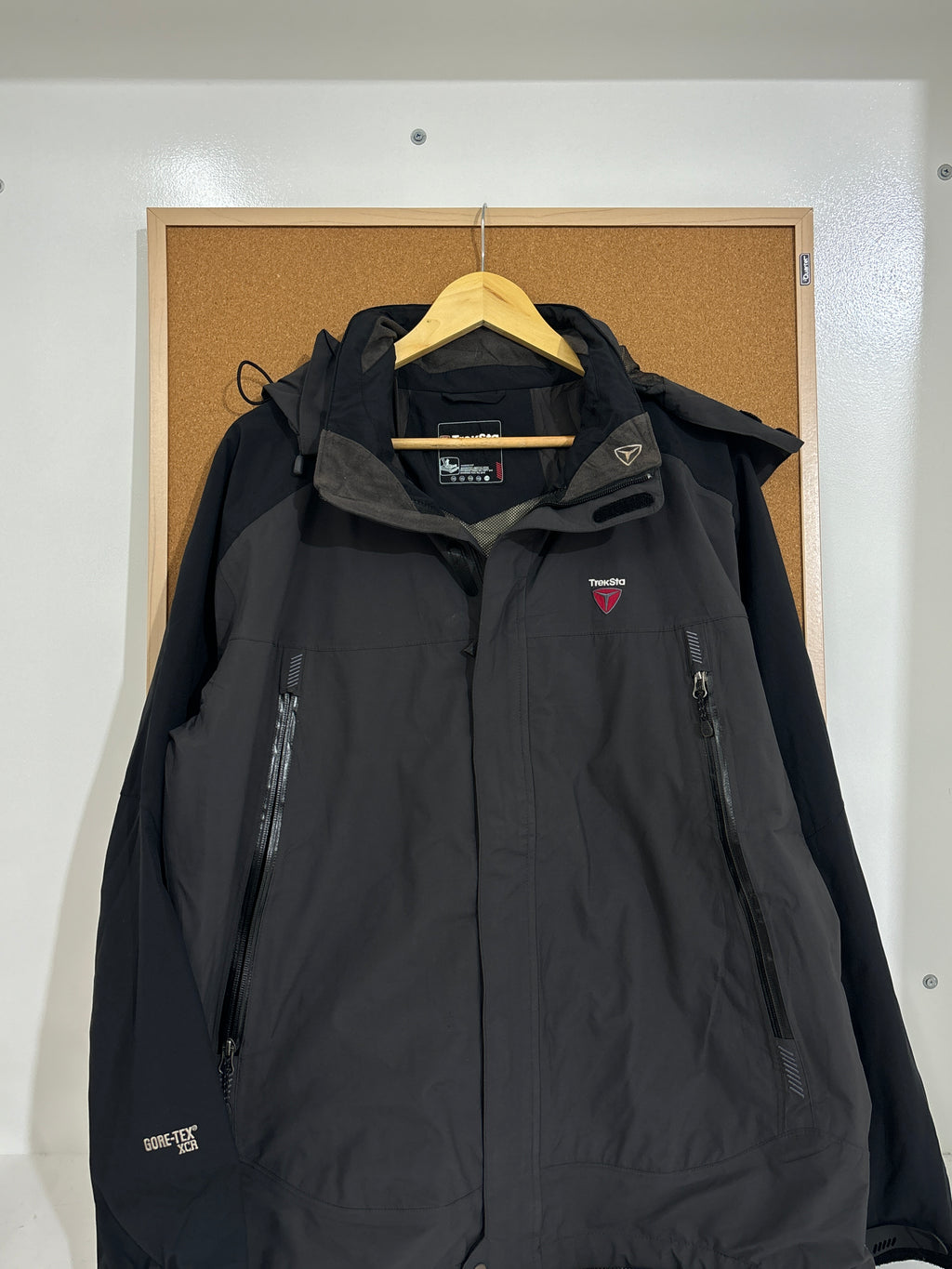TrekSta waterproof/windproof jacket(GORE-TEX)