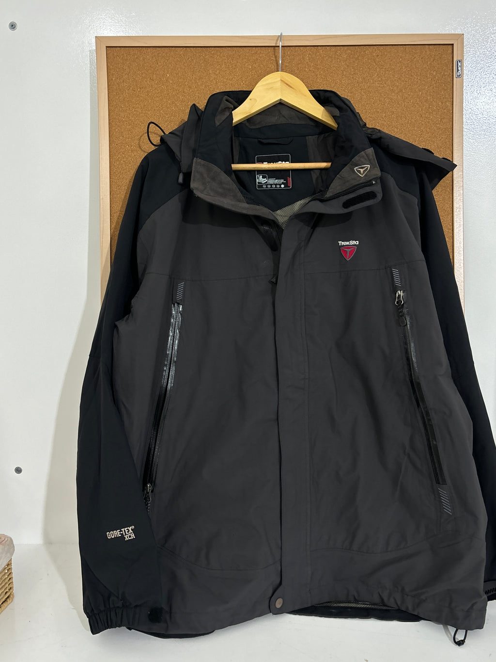 TrekSta waterproof/windproof jacket(GORE-TEX)