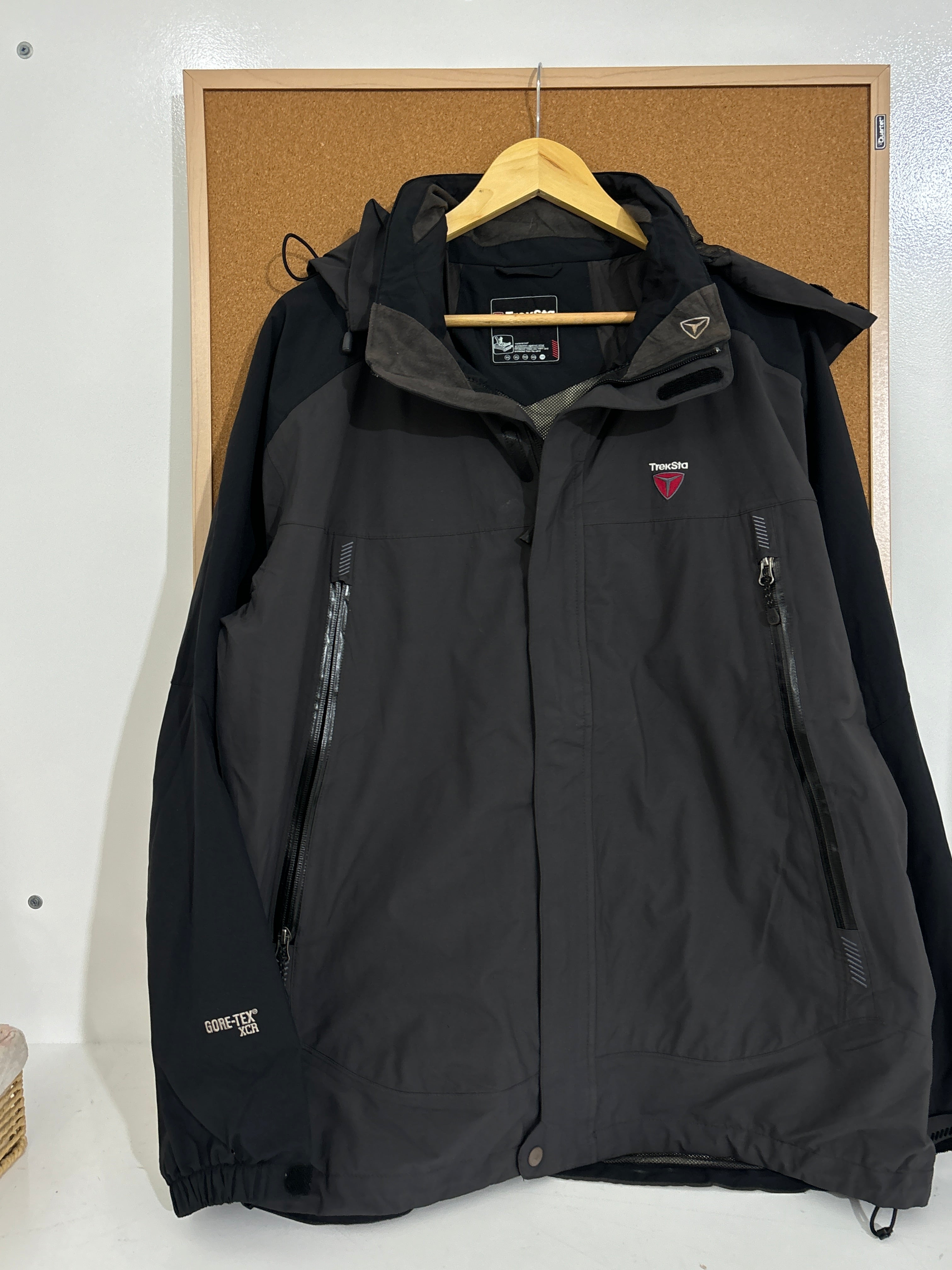 TrekSta waterproof/windproof jacket(GORE-TEX)