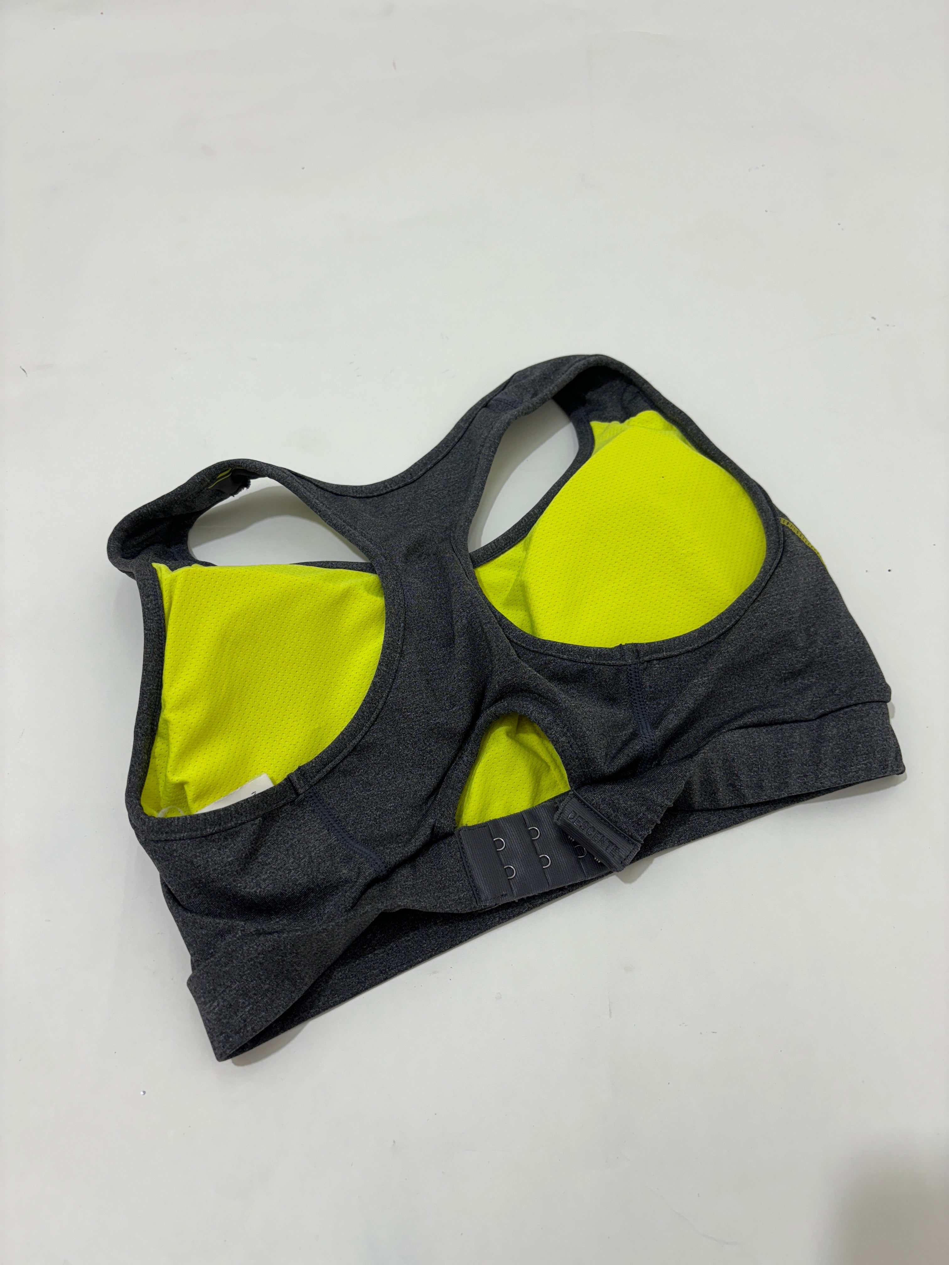 Descente Sports bra