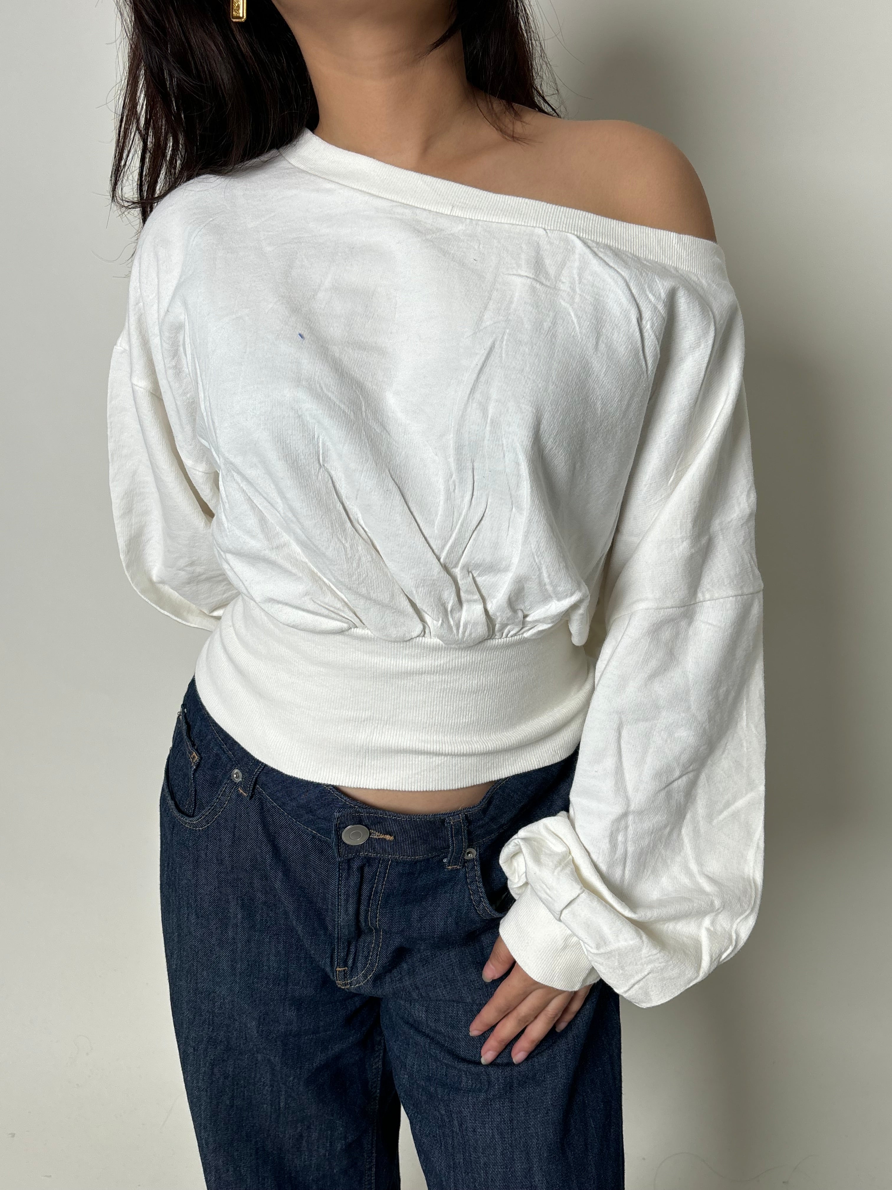 One shoulder sweatshirt